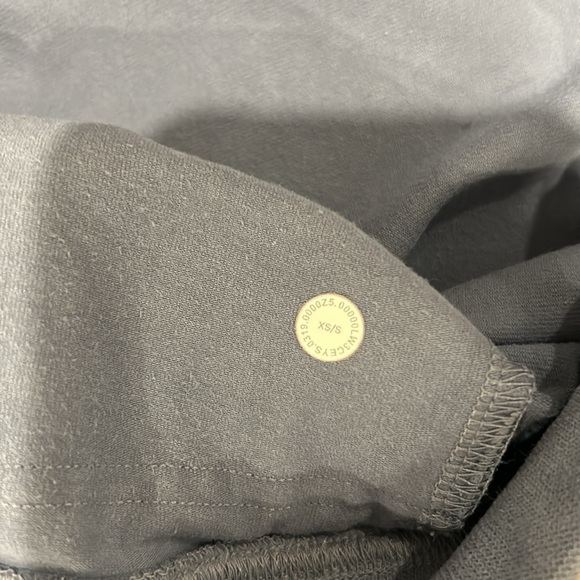 Lululemon Dare the Day Pullover - Picture 6 of 6